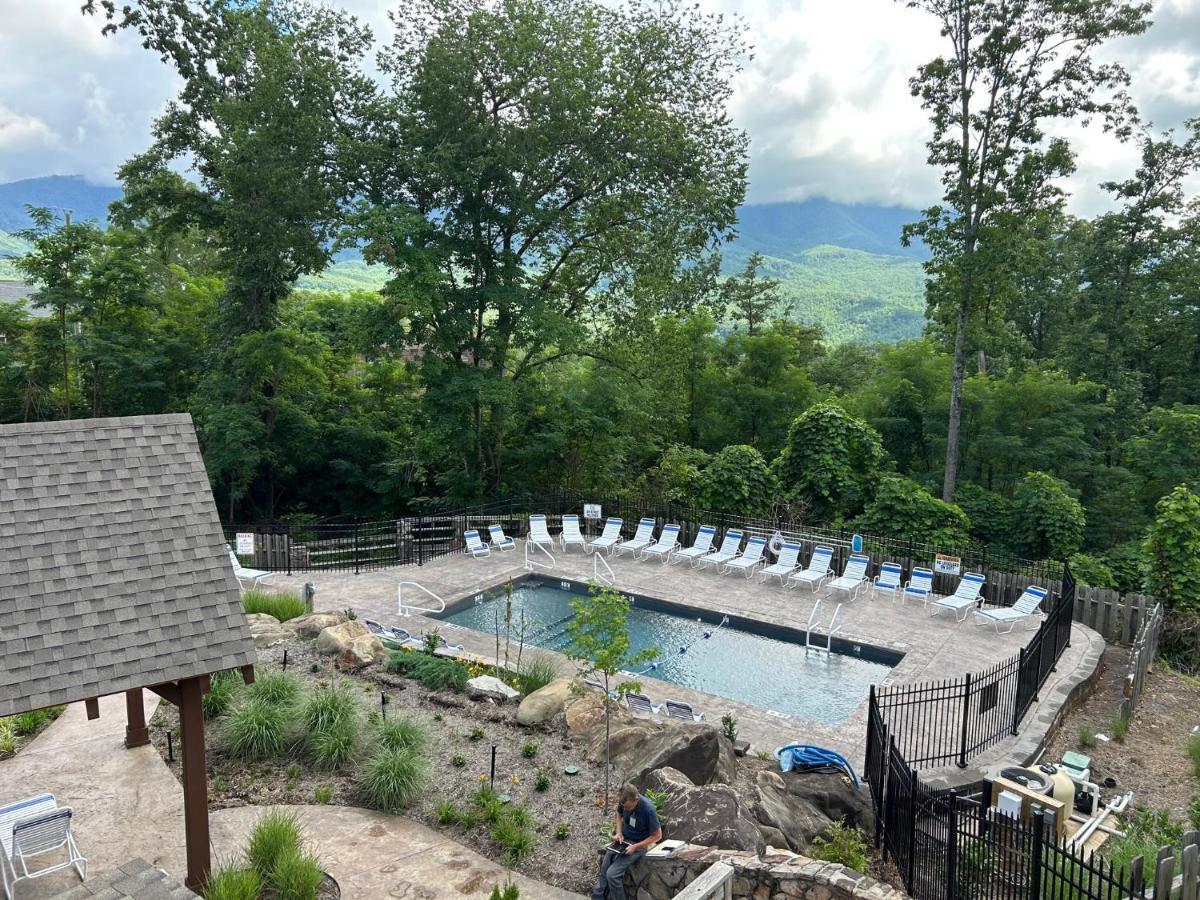 Happy Trails - Cobbly Nob Resort Home Gatlinburg Esterno foto